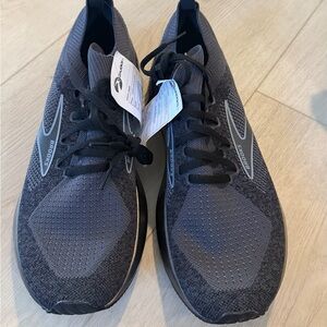 Brooks Levitate SF GTS 5 Brqnd New in Box